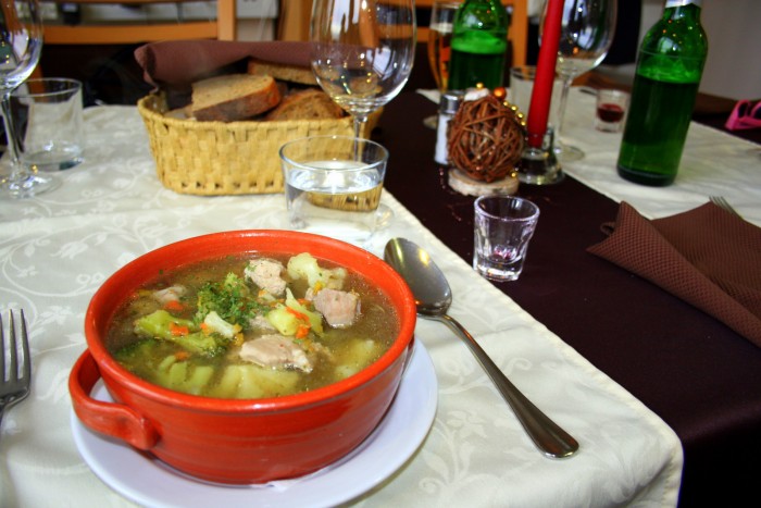 Slovinsko - Mariborsko Pohorje - tradiční masová polévka / foto: dovolenkářka