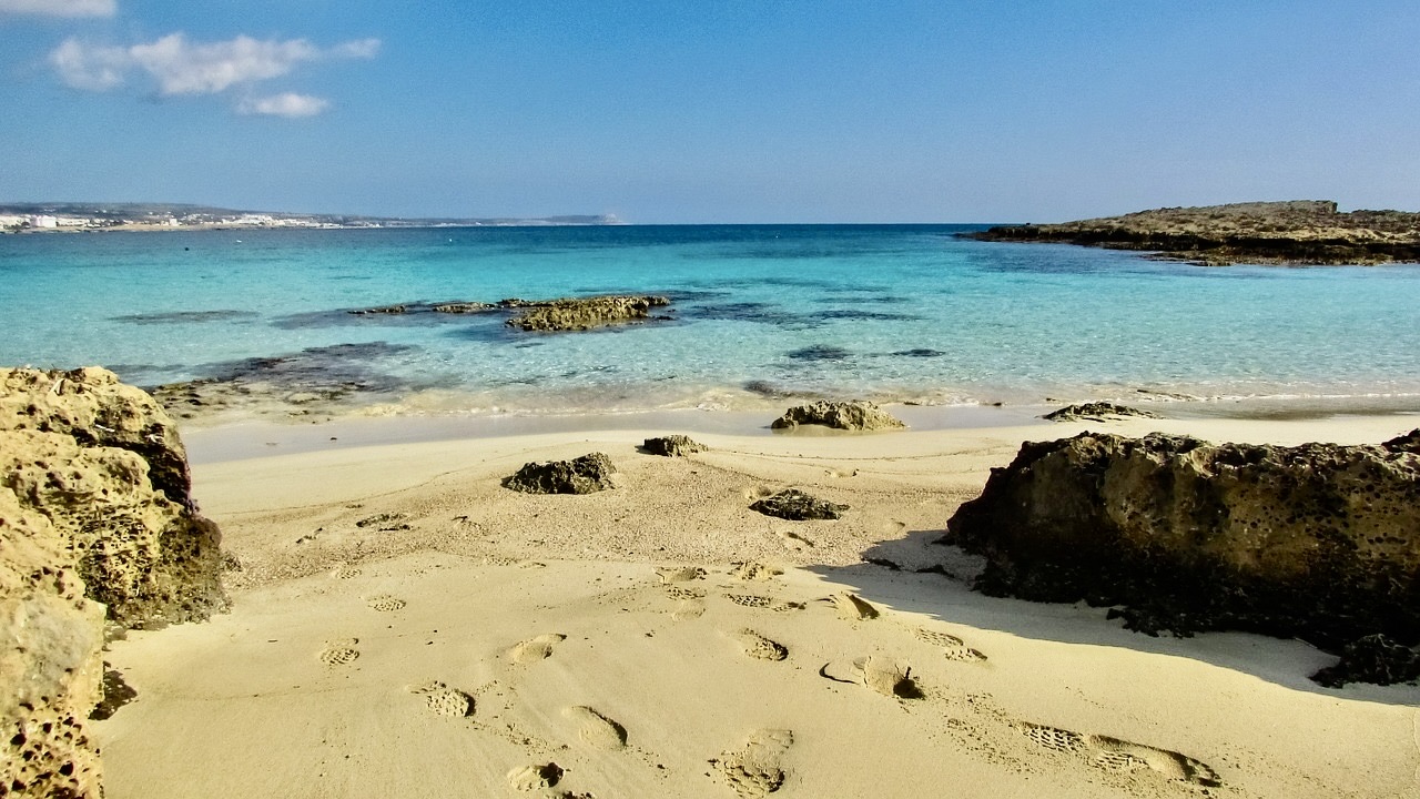 Makronissos Beach - Kypr - kam v říjnu