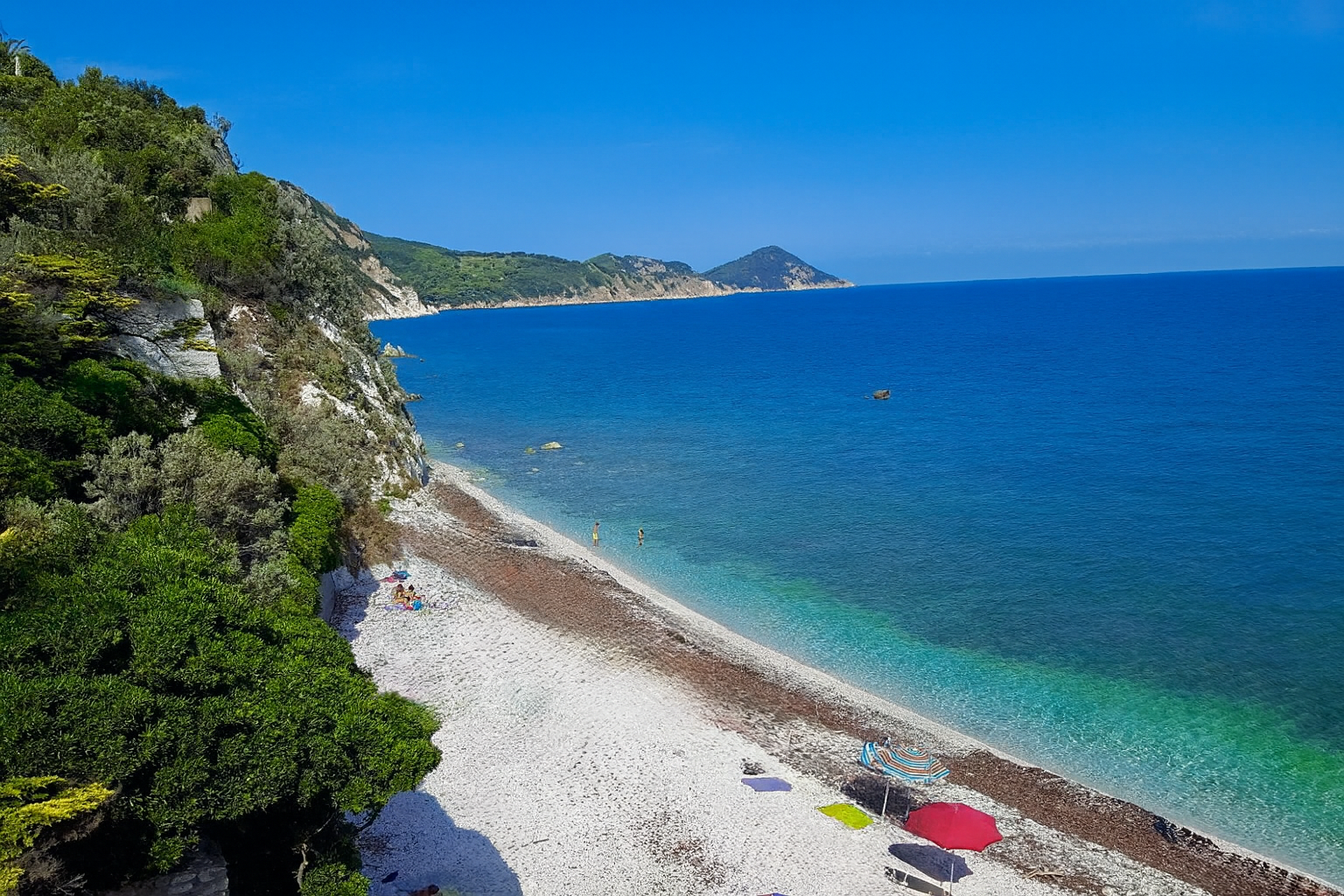 Elba pláže - Spiaggia di Capo Bianco - Dovolenkářka Elba pláže - Spiaggia di Capo Bianco