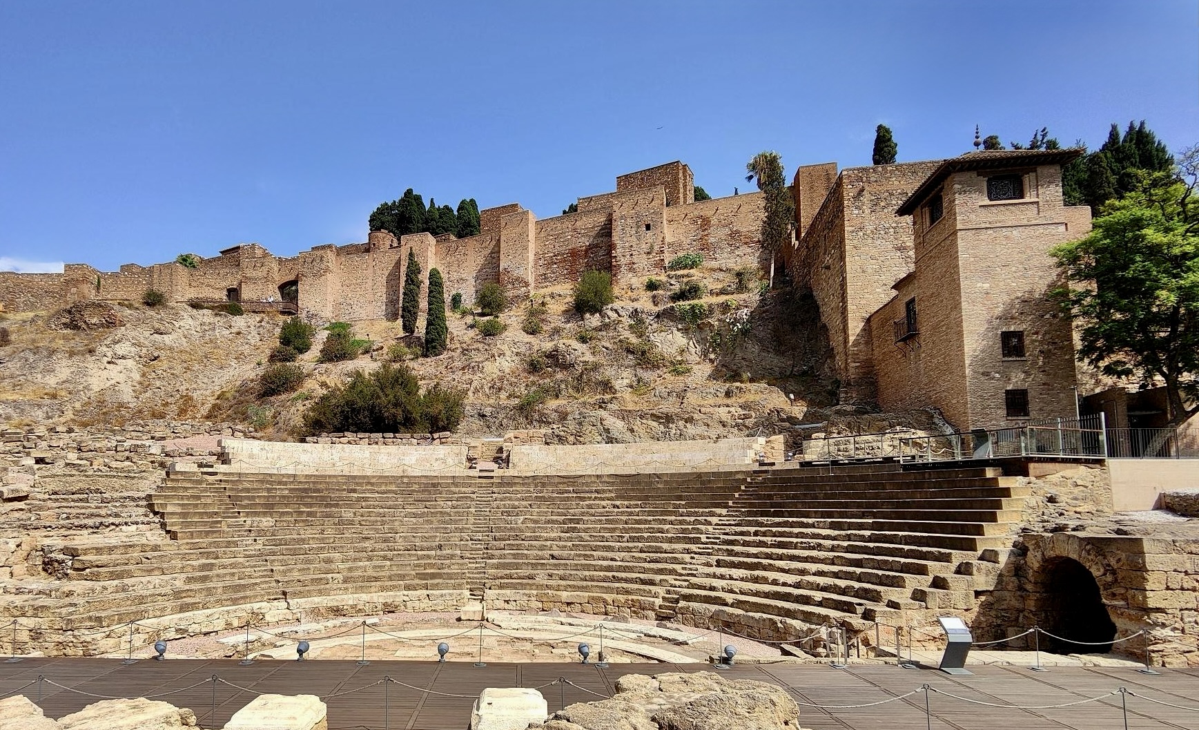 Římské divadlo a Alcazaba - Dovolenkářka Římské divadlo a Alcazaba