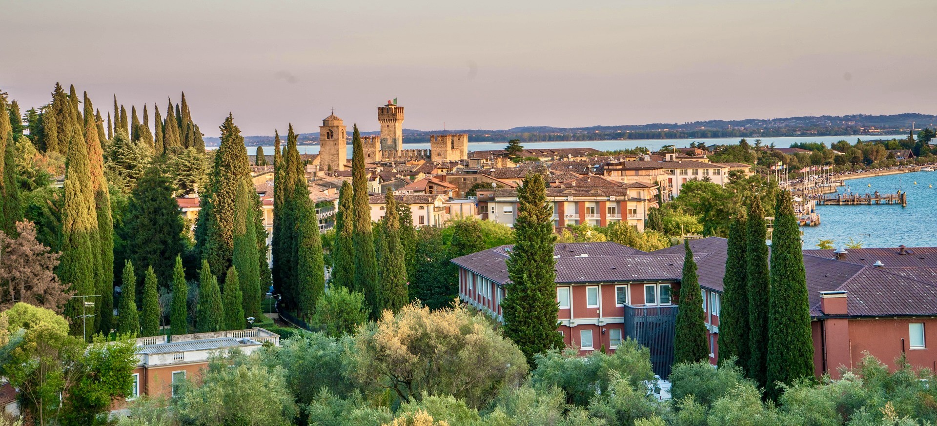 Lago di Garda v létě - Sirmione - Dovolenkářka Lago di Garda v létě - Sirmione
