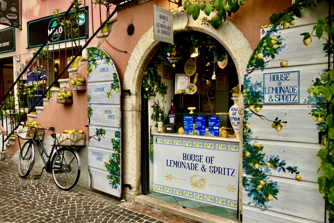 Lago di Garda v létě - Limone sul Garda - Dovolenkářka Lago di Garda v létě - Limone sul Garda
