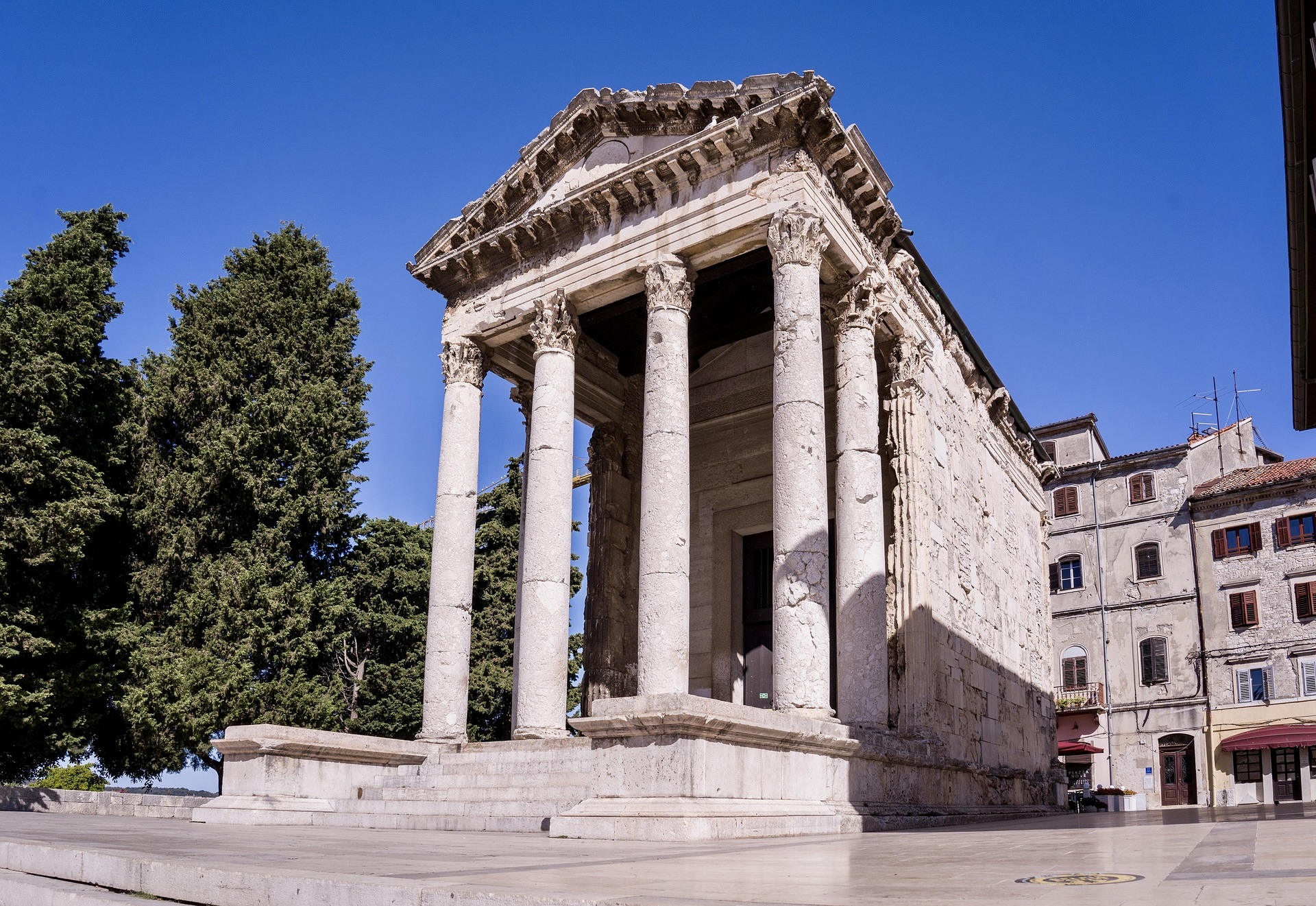 Pula v Chorvatsku - Dovolenkářka Pula in Kroatien